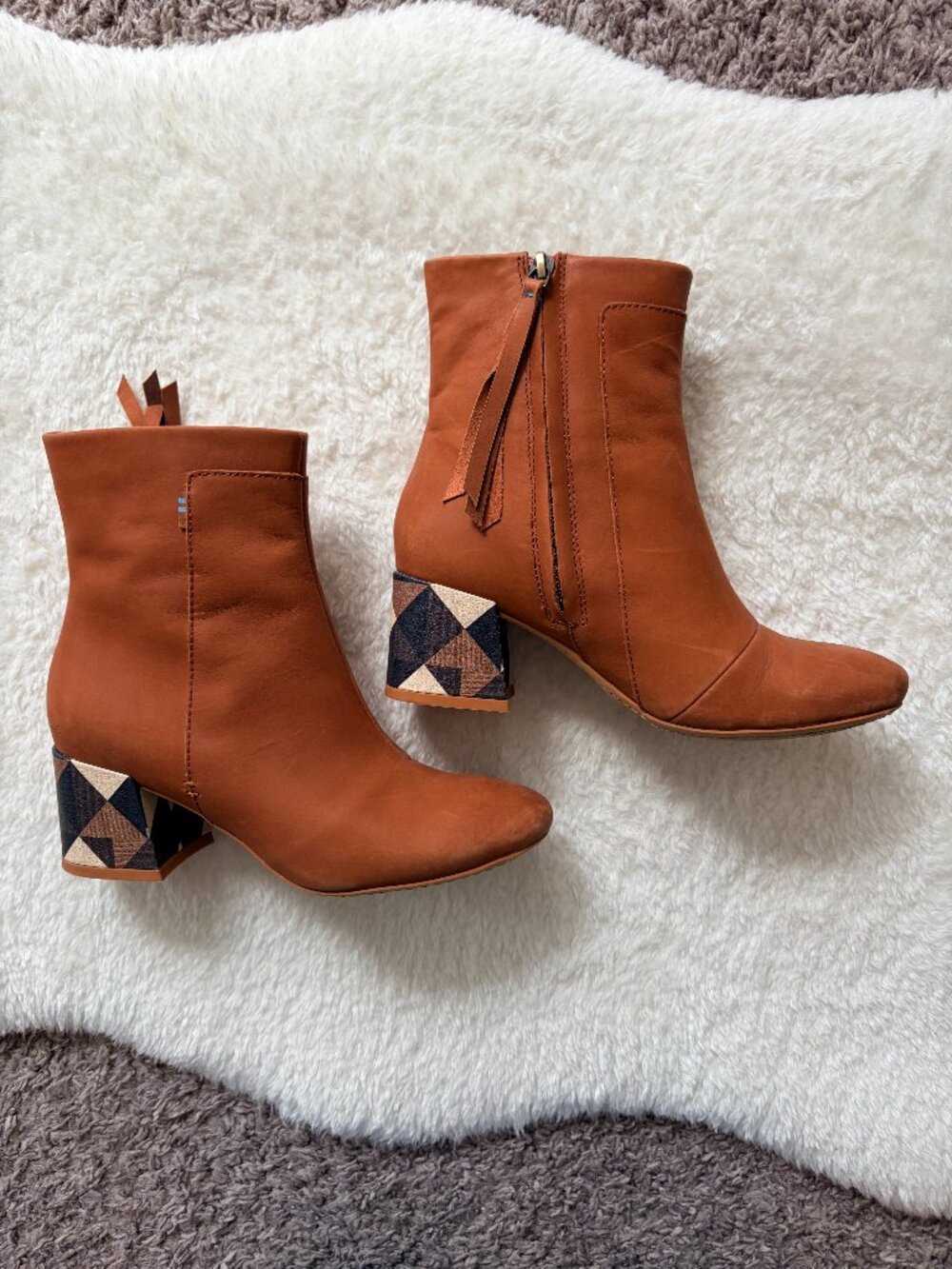 Toms Emmy Boot, Nubuck Hazel Leather, size 6